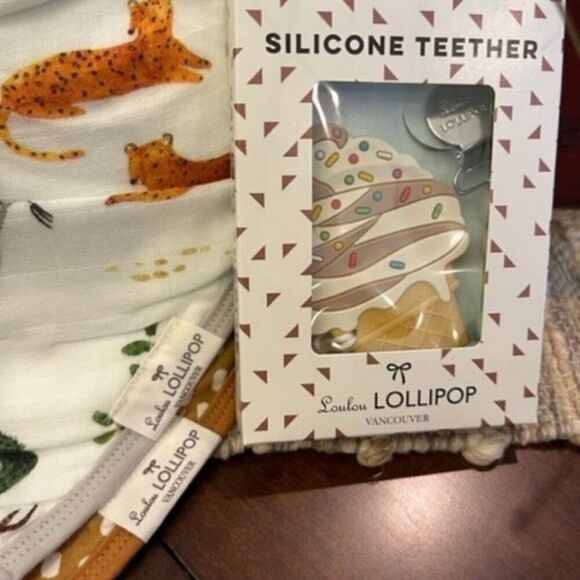 Loulou Lollipop Gift Set - Bib Set, Silicone Teether & Clip, Bubble Teether - Picture 3 of 3